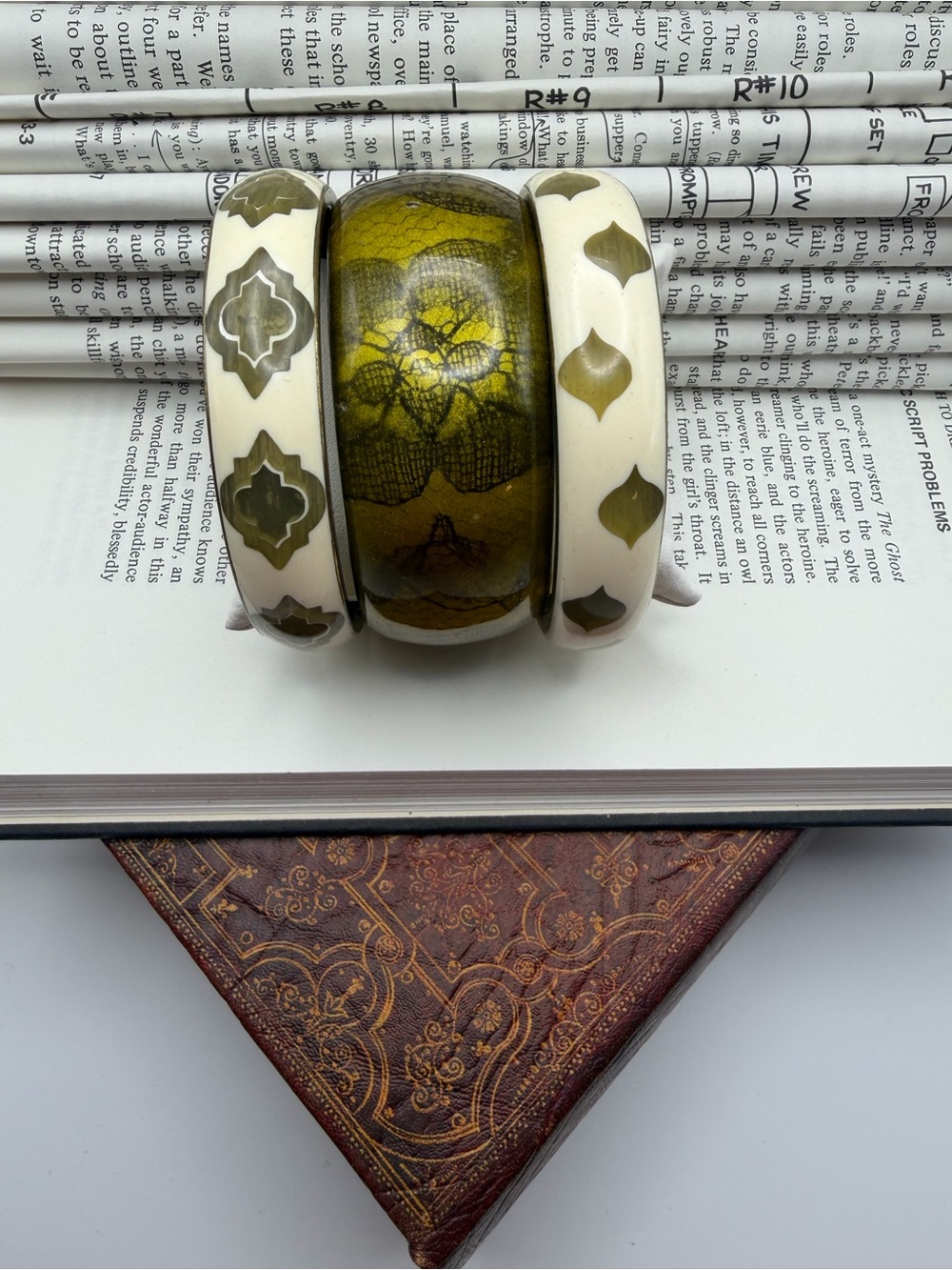 Stylish Olive Green and Cream Stacked Bangle Bracelet Set